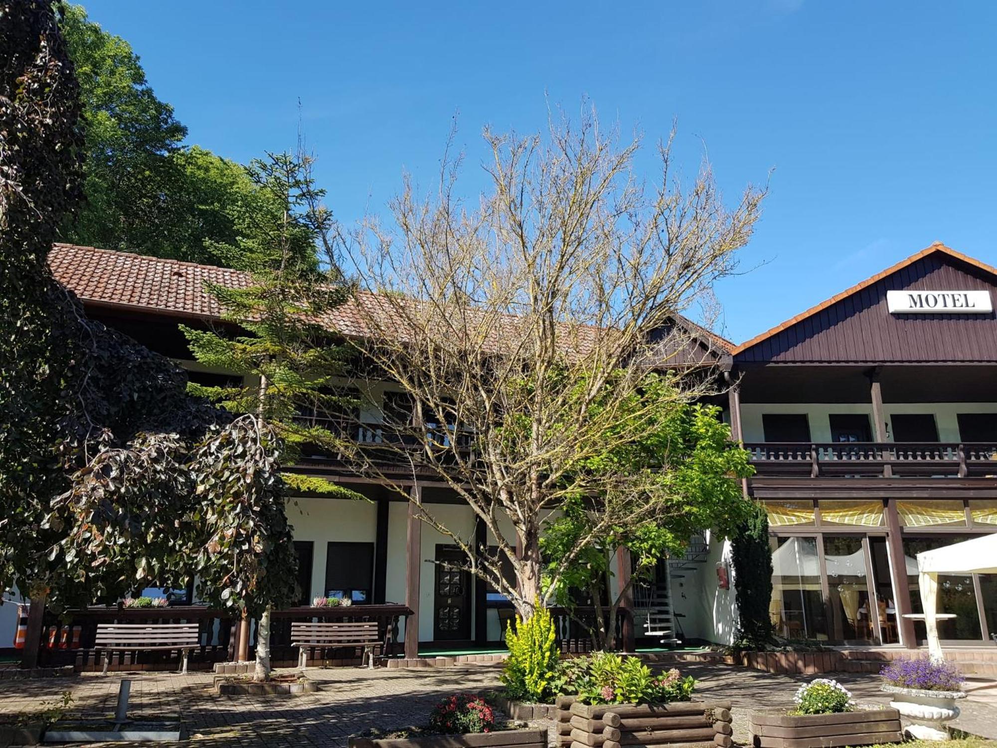 Motel Zur Festwiese Gierstädt Dış mekan fotoğraf