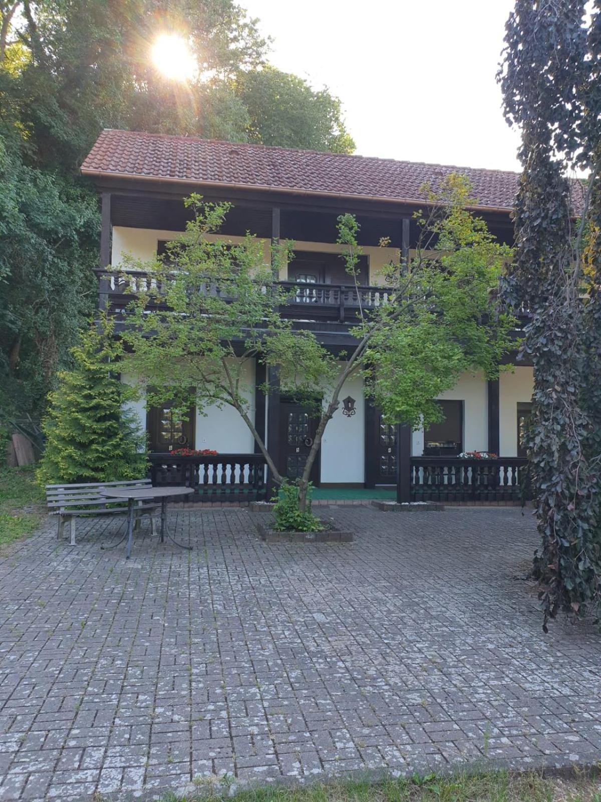 Motel Zur Festwiese Gierstädt Dış mekan fotoğraf