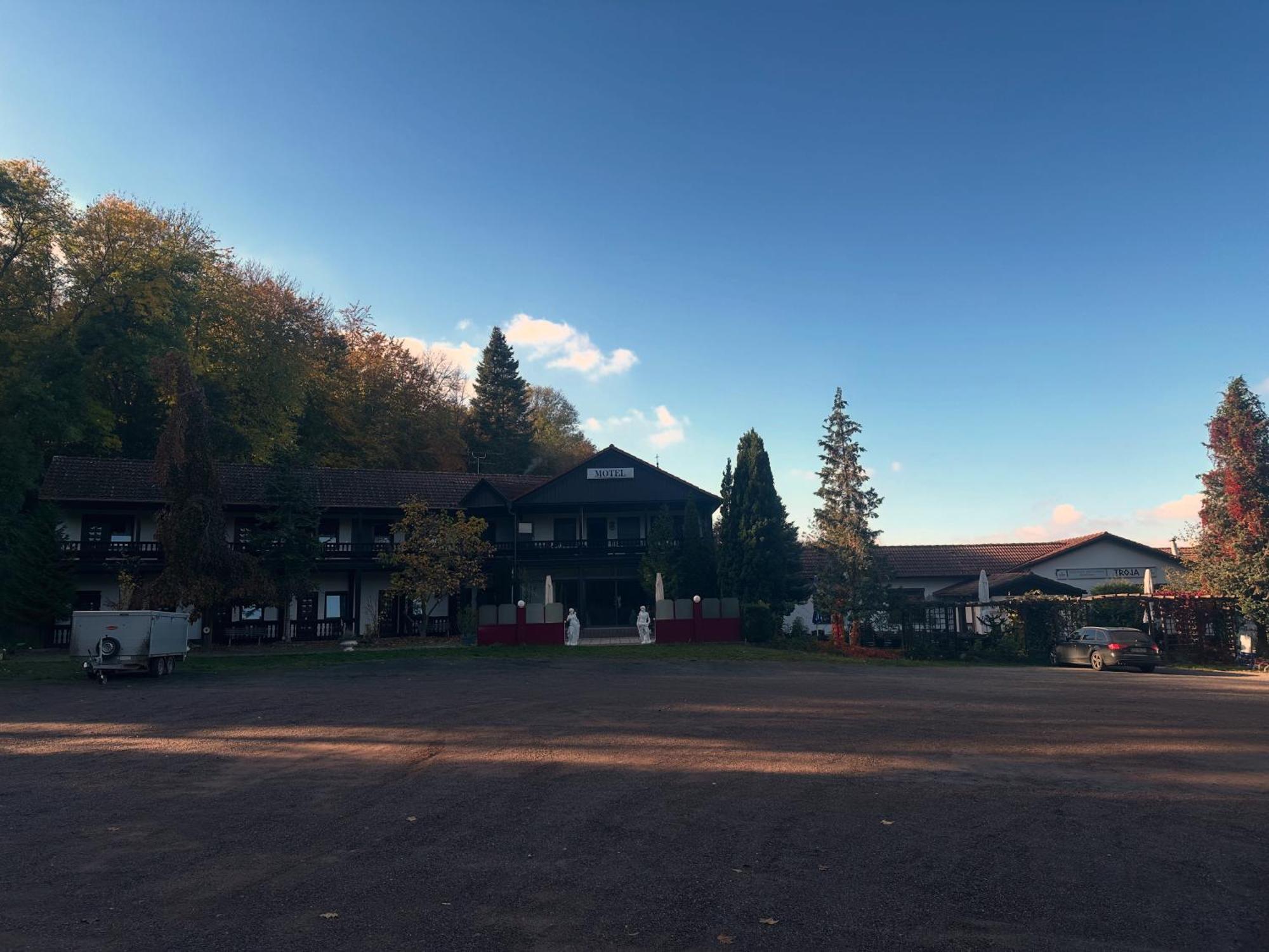 Motel Zur Festwiese Gierstädt Dış mekan fotoğraf