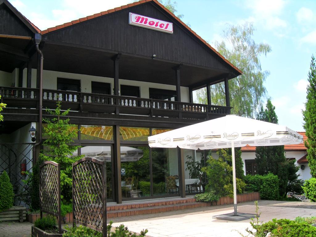 Motel Zur Festwiese Gierstädt Dış mekan fotoğraf