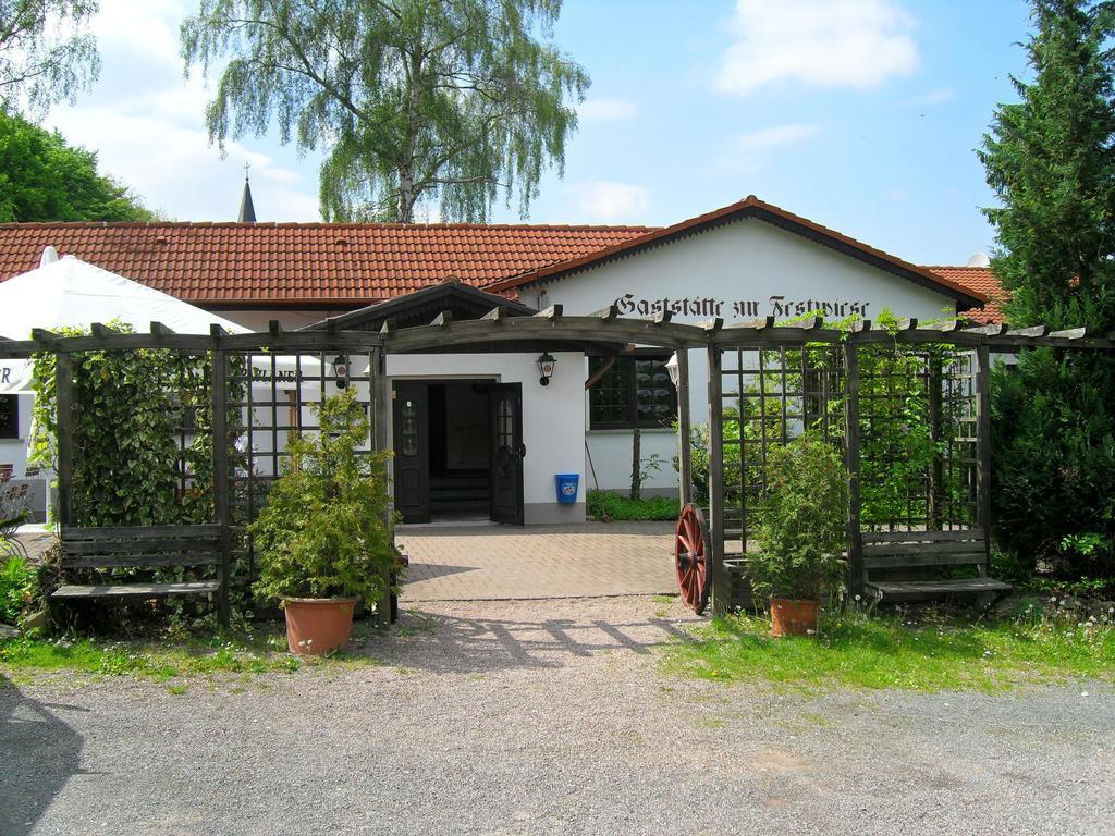 Motel Zur Festwiese Gierstädt Dış mekan fotoğraf