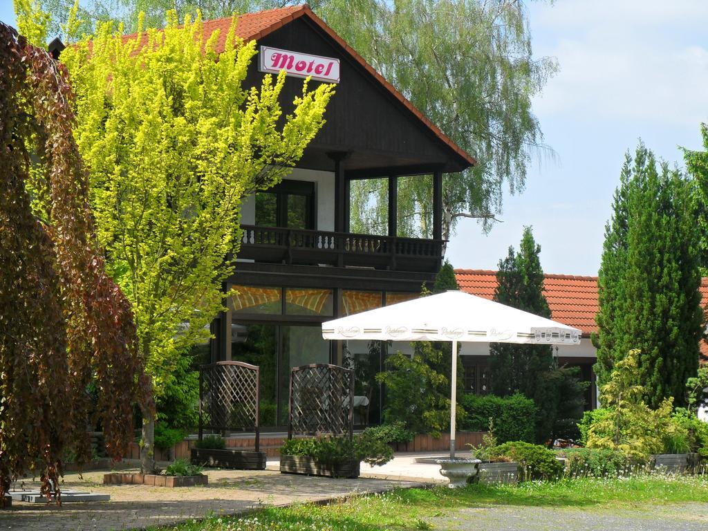 Motel Zur Festwiese Gierstädt Dış mekan fotoğraf