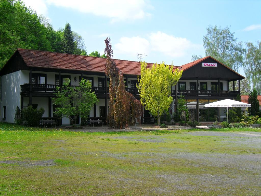 Motel Zur Festwiese Gierstädt Dış mekan fotoğraf