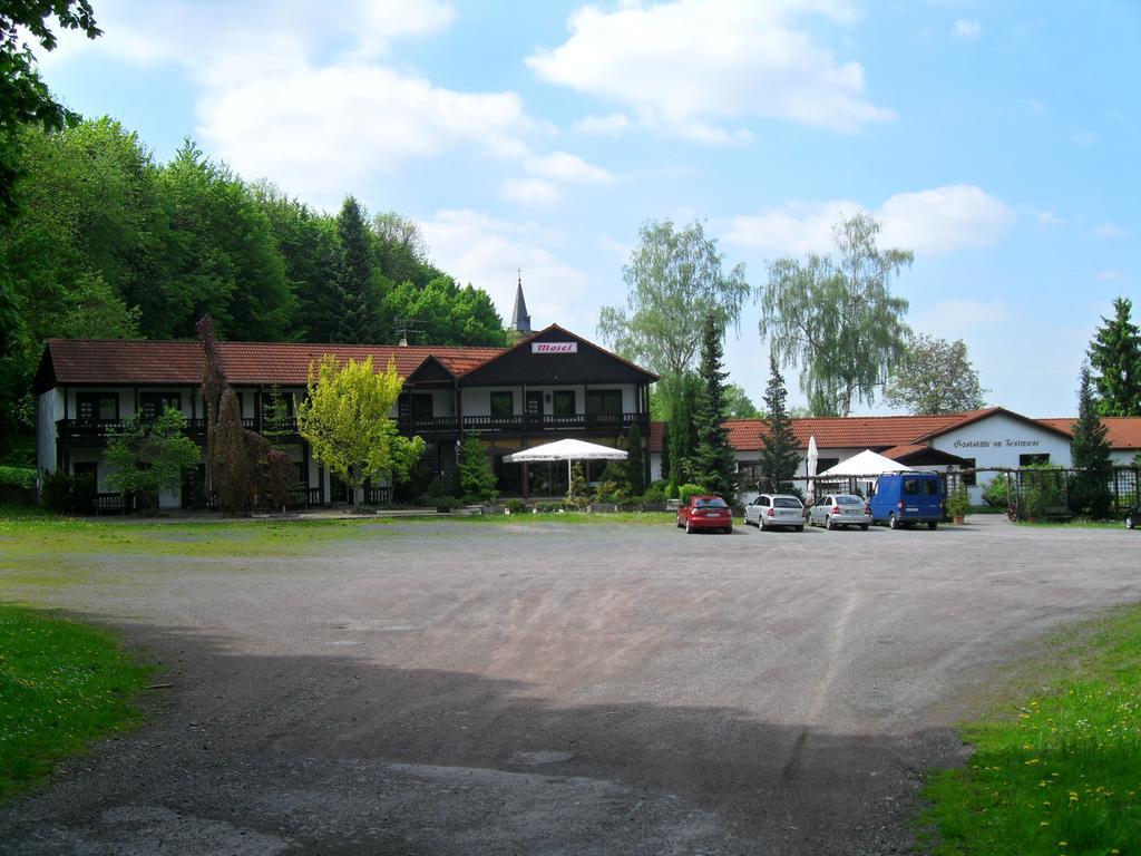 Motel Zur Festwiese Gierstädt Dış mekan fotoğraf